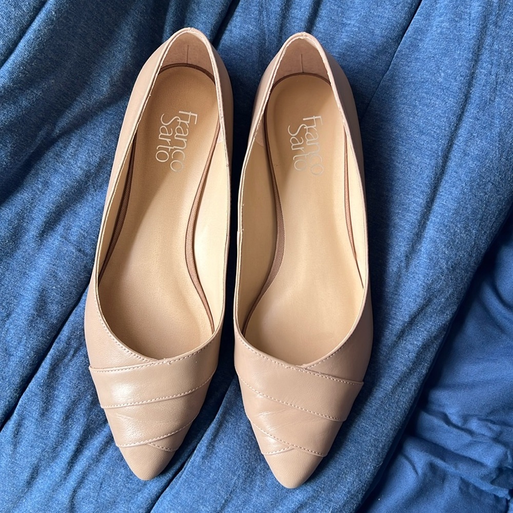 Women’s Beige Flats